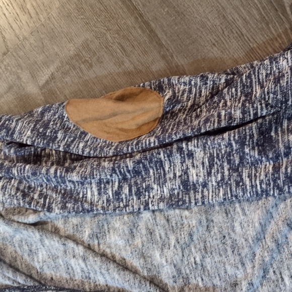 Cardigan - Picture 2 of 4